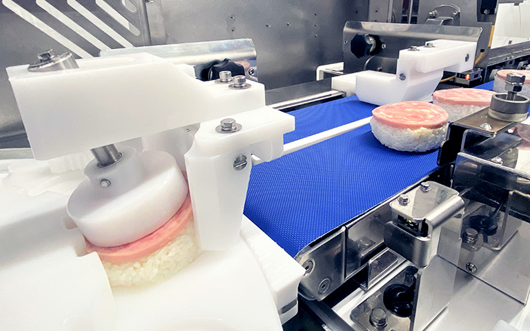 “Straight-Rolled Rice Balls” Square-Fold Packaging Line: Proposal for Reducing Labor by 5 People